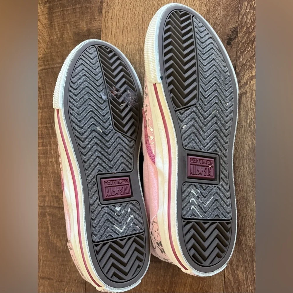 Converse girls slip on sneakers big girls size 3